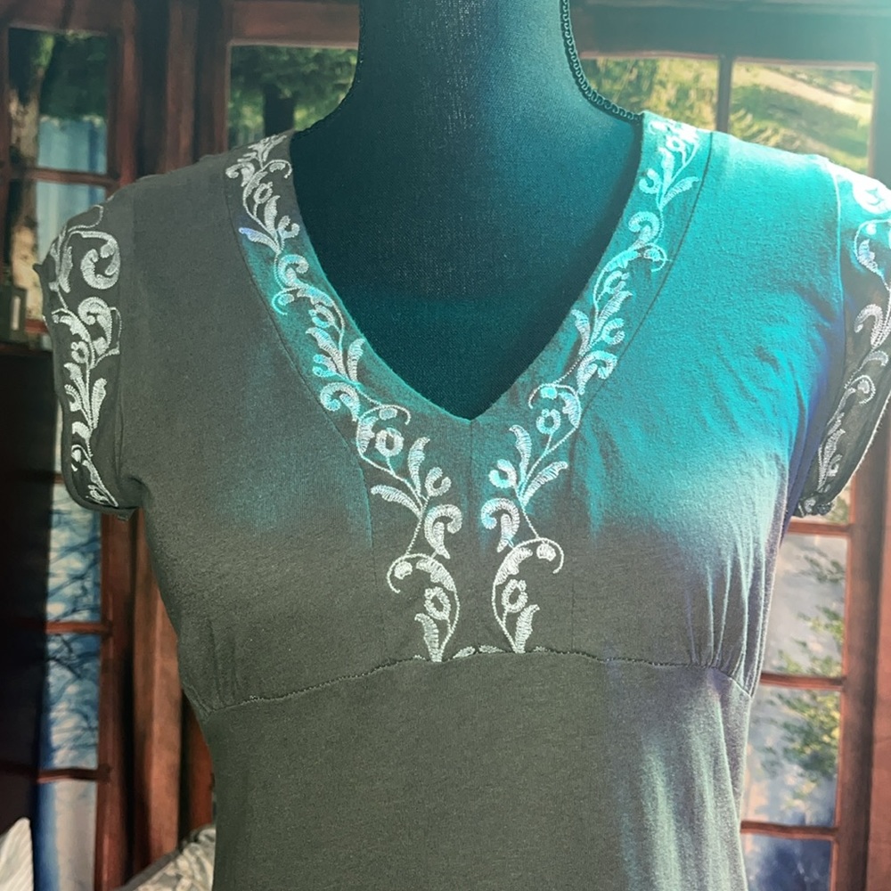 #355-BCBG (M) capped sleeve top in dusty sage, beautiful, white embroidery trim